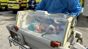 وصل الخدج مستشفى الهلال الإماراتي بمدينة رفح قبل المغادرة إلى مصر - جيتي