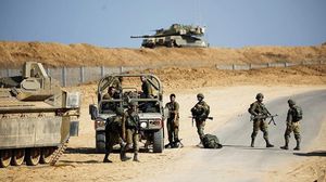 أقدمت قوات الاحتلال على اعتقال عشرات من مراكز الإيواء واللجوء في مشروع بيت لاهيا شمال قطاع غزة- جيتي