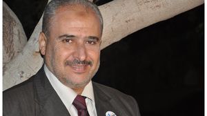شغل الدكتور العف منصب مستشار وزير الثقافة الفلسطيني، ورئيس منتدى أمجاد الثقافي