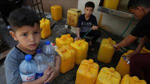 ساعات طويلة يقضيها الفلسطينيون في غزة للحصول على القليل من الماء- الأناضول