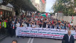 المغاربة يتظاهرون في طنجة رفضا للعدوان على غزة ودعما للمقاومة.. (فيسبوك)