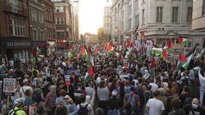 وصفت وزيرة الداخلية البريطانية المسيرة المؤيدة لفلسطين بأنها "مسيرة كراهية"- الأناضول 