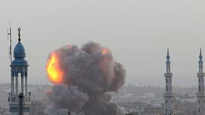 تسبب القصف الإسرائيلي بأضرار في الأراضي والمباني المحيطة بالمواقع المستهدفة (أرشيفية) - أ ف ب