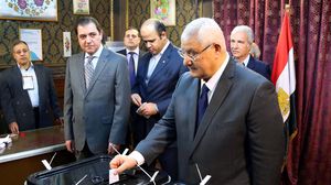 الرئيس المؤقت عدلي منصور يصوت في الاستفتاء على دستور الانقلاب - الأناضول