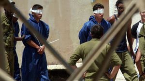 تعتزم الأجهزة الأمنية الإسرائيلية إطلاق سراح معتقلين إداريين فلسطينيين لتوفير مكان في السجون - الأناضول