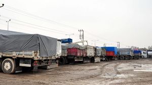 الاشتباكات في شمال سورية تعيق إدخال المساعدات عبر الحدود التركية إلى السوريين (الأناضول)