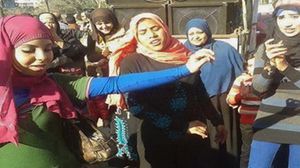 مصريات يعبّرن عن تأييدهن لدستور الانقلاب بالرقص - أرشيفية