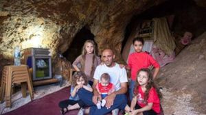 خالد الزير وعائلته في كهفهم - تعبيرية