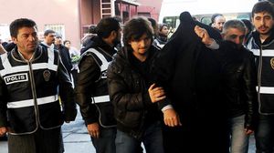 الشرطة التركية تقوم بحملة اعتقال للمتورطين بالمحاولة الانقلابية الفاشلة- أ ف ب