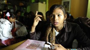 مانجيتا شاوداري التي كان والدها باعها في نيبال تتحدث عن جهودها لمكافحة عبودية الفتيات - ا ف ب