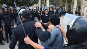 الداخلية المصرية استخدمت الرصاص الحي تجاه المتظاهريين السلميين - الأناضول 