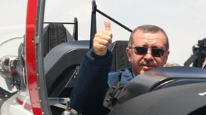 أردوغان في طائرة تدريب تركية خلال حفل لصناعة الطيران التركية - أ ف ب
