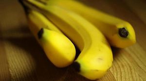  مادة البوتاسيوم الموجودة بكثرة في فاكهة الموز تخلص الشرايين من الترسبات المضرة 