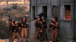 قوات احتلال لقمع المتظاهرين في محيط القدس - ا ف ب