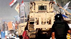 جرافات ثقيلة تدهس جثث ضحايا ميدان رابعة