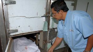 جثة اجنبي في مستشفى في دنباسار في جزيرة بالي في حزيران - أ ف ب