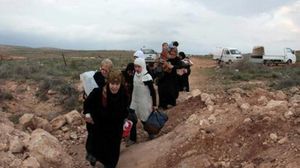 لاجئون سوريون يعبرون الحدود إلى الأردن (أرشيفية)