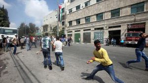 متظاهرون يهاجمون مركزا للشرطة - ا ف ب