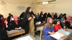 إحدى مدارس محو الأمية في بغداد (أرشيفية) - أ ف ب