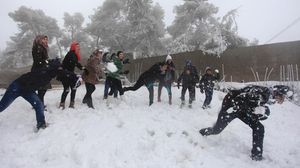 المستوطنون لم يرق لهم لهو الفلسطينيين بالثلج - الأناضول