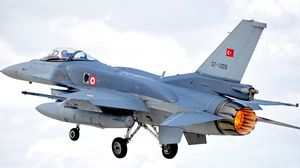 تنفذ الطائرات التركية طلعات روتينية على الحدود مع سوريا - أرشيفية