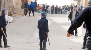 اشتباكات بين المحتجين ورجال الدرك في الجزائر - عربي21