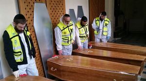 هآرتس: الحكومة ضغطت على عائلات الضحايا لدفنهم في إسرائيل - أ ف ب