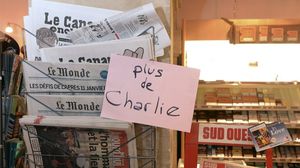 ردود الصحافة العالمية تفاوتت بين مؤيد ومعارض لرسوم شارلي إيبدو - أ ف ب