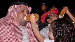 سعوديون يمارسون الرضاعة بمهرجان ربيع الإحساء - واس