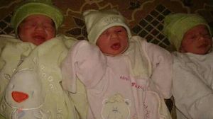 يعتبر إنجاب أطفال بصحة جيدة وتربيتهم تحدياً حقيقياً في الغوطة المحاصرة (عربي21)