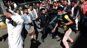 فايننشال تايمز: اليمن ينزلق نحو حرب أهلية بعد سيطرة الحوثيين على العاصمة صنعاء - أ ف ب