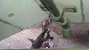 صورة لجثة القتيل فور وفاته - عربي21