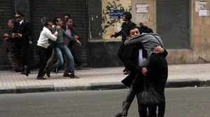 قوات الأمن المصرية تقمع مسيرات المتظاهرين - أ ف ب