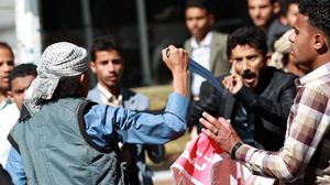 يرجح أن يؤيد حزب صالح عرض استقالة هادي على البرلمان - أ ف ب