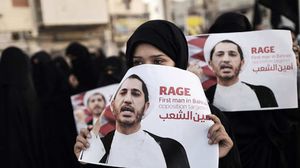 متظاهرون شيعة في البحرين يطالبون بالإفراج عن علي سلمان - أ ف ب