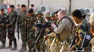 يشرف الأمريكيون على تدريب القوات العراقية بعد اتهامها بالقرار أمام "الدولة الإسلامية"