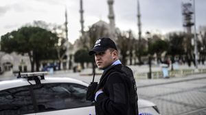 الغارديان: هجوم اسطنبول يمثل فشلا أمنيا جديدا وضع أمام باب أردوغان - أ ف ب