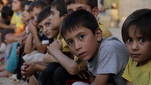 أطفال إيزيديون في أحد مخيمات دهوك - رويترز