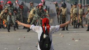 ناشط شبابي: إذا أراد السيسي معرفة الحقيقة فليفتح ميدان التحرير ولن يرى فيه غير الشباب - تويتر
