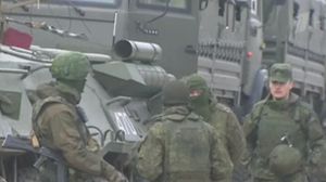 قوات روسية خاصة تتجول في بلدة سلمى بريف اللاذقية - يوتيوب