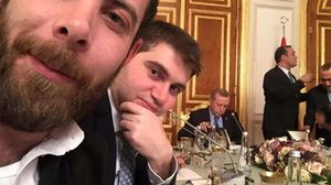 صورة "سيلفي" للناشط السوري مع أردوغان أثارت جدلا واسعا- فيسبوك