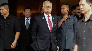 دافع رئيس الوزراء الماليزي مهاتير محمد الخميس عن مداهمة الشرطة الماليزية لمقرات وشركات مرتبطة برزاق- أ ف ب 