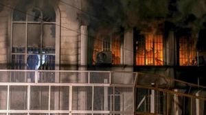 مبنى السفارة السعودية بعد إحراقه من قبل محتجين إيرانيين - تويتر