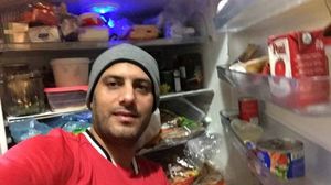 مصور قناة "الجديد" التقط لنفسه سيلفي داخل ثلاجته المليئة بالأطعمة للسخرية قبل حذفها - فيسبوك