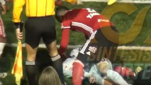 وسقط لاعب فريق أطلس المكسيكي، دييغو كروز، على الأرض وبدا تعرضه لحالة "بلع اللسان"- أرشيفية