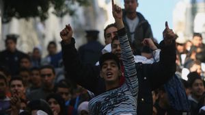 موند أفريك: الجزائريون خرجوا للشوارع احتجاجا على صعوبة المعيشة وارتفاع الضرائب- أرشيفية (أ ف ب)