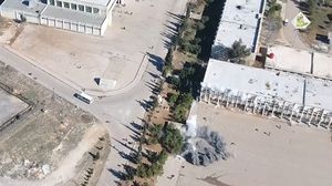 لحظة سقوط الصاروخ الأول على تجمعات النظام بالأكاديمية العسكرية في حلب- يوتيوب