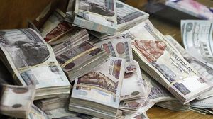  تراجع الجنيه المصري إلى 26.2 أمام الدولار في البنوك و38 بالسوق السوداء- أرشيفية