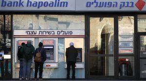 يعد بنك "هبوعليم" المزود الرئيس للخدمات التي تمكن البنوك الفلسطينية من القيام بالتجارة الدولية- تويتر