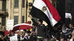 الغارديان: وزير التعليم المصري أمر طلاب الجامعات ببدء يومهم الدراسي بتحية علم البلاد- أ ف ب